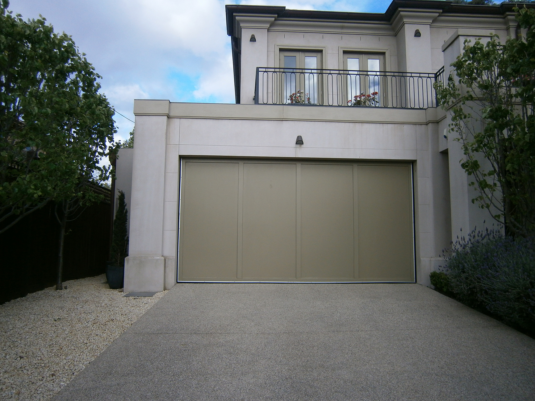 Garage Door Solutions in Braeside & Berwick
